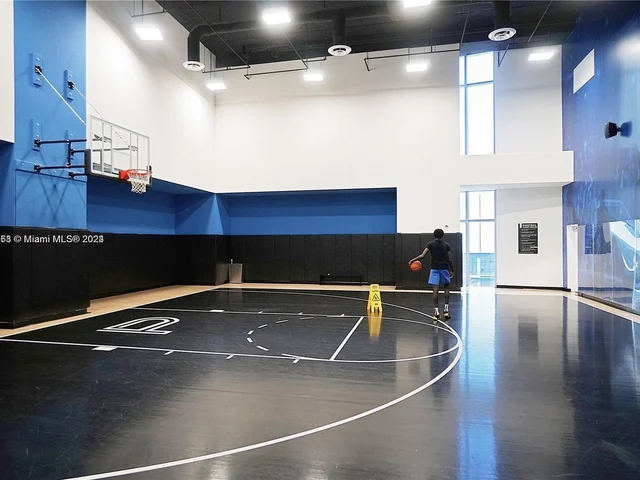 851 NE 1st Ave # 4007, Miami FL 33132