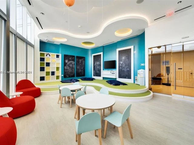 851 NE 1st Ave # 4007, Miami FL 33132