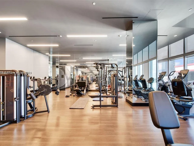 851 NE 1st Ave # 4007, Miami FL 33132