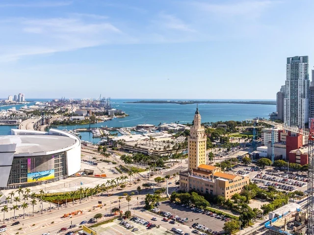 851 NE 1st Ave # 4007, Miami FL 33132