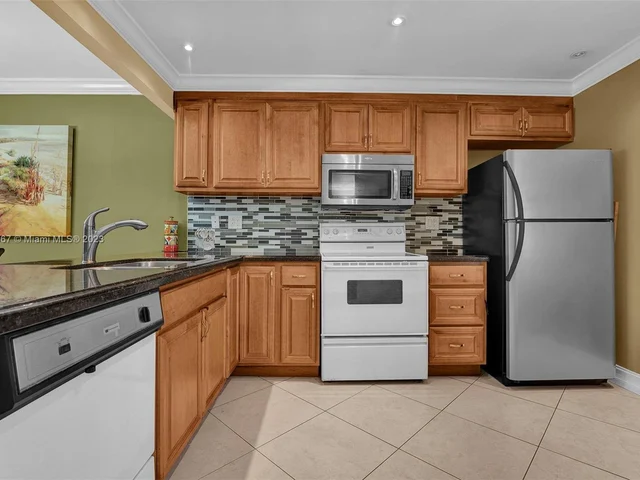 3010 N Course Dr # 310, Pompano Beach FL 33069