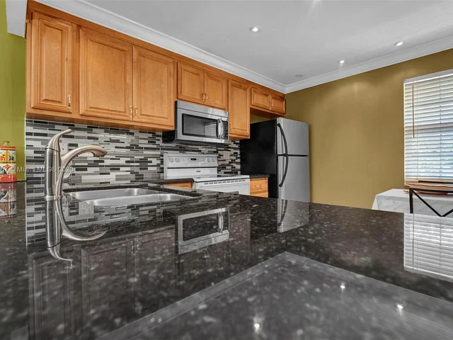 3010 N Course Dr # 310, Pompano Beach FL 33069