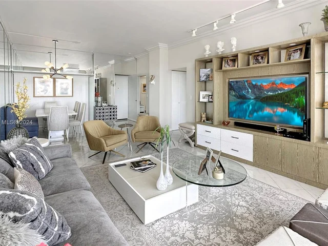 3731 N Country Club Dr, Aventura FL 33180