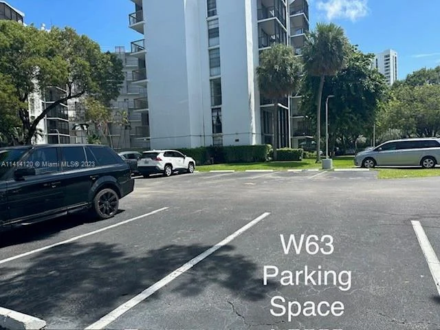 3401 N Country Club Dr # 108, Aventura FL 33180