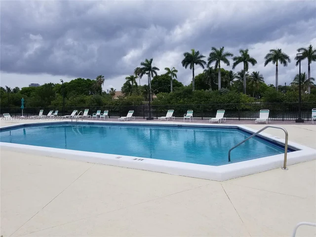 3401 N Country Club Dr # 108, Aventura FL 33180