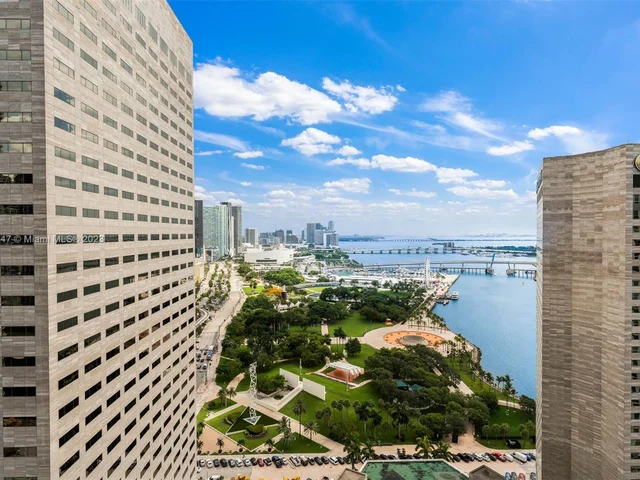 325 S Biscayne Blvd # 3320, Miami FL 33131