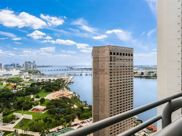 325 S Biscayne Blvd # 3320, Miami FL 33131