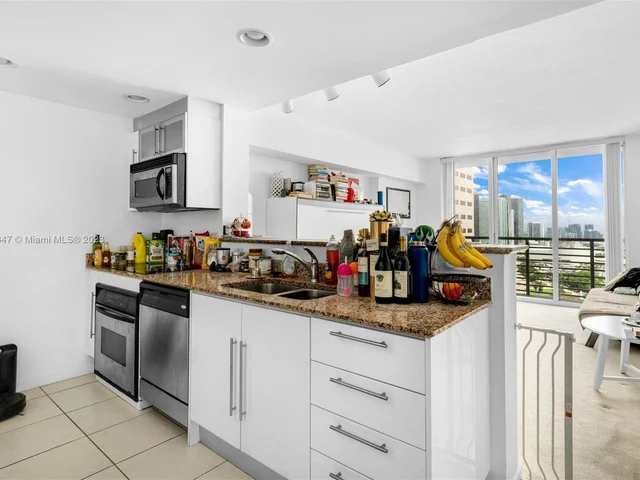 325 S Biscayne Blvd # 3320, Miami FL 33131