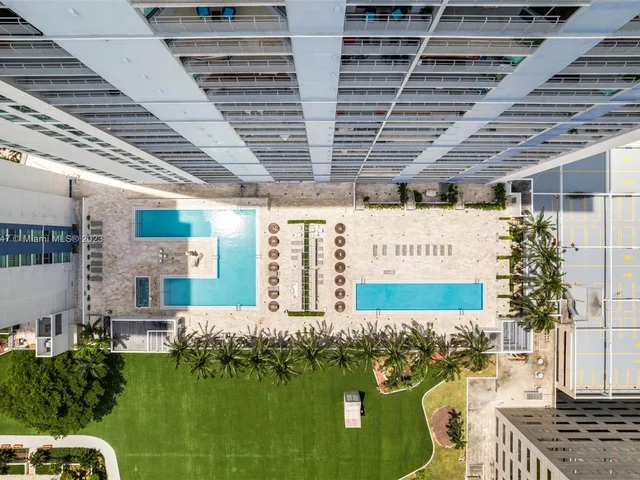 325 S Biscayne Blvd # 3320, Miami FL 33131