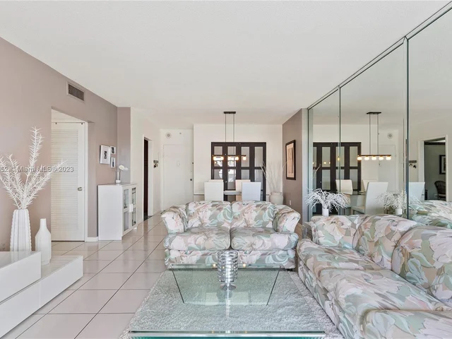 400 Kings Point Dr # 612, Sunny Isles Beach FL 33160