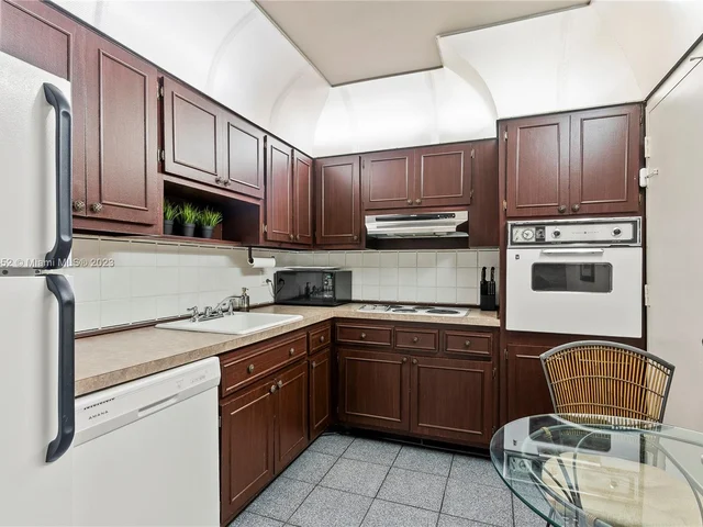 400 Kings Point Dr # 612, Sunny Isles Beach FL 33160