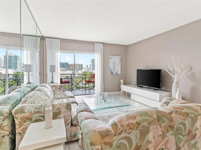 400 Kings Point Dr # 612, Sunny Isles Beach FL 33160