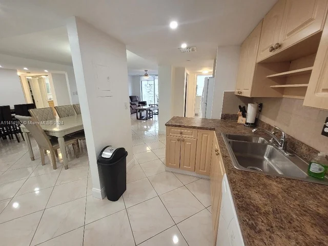 18081 Biscayne Blvd # 1102, Aventura FL 33160