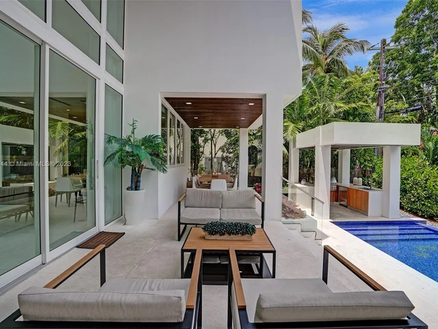 201 Buttonwood Dr, Key Biscayne FL 33149