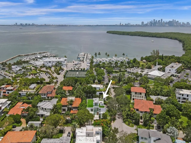 201 Buttonwood Dr, Key Biscayne FL 33149