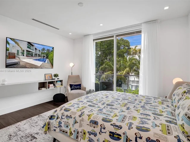 201 Buttonwood Dr, Key Biscayne FL 33149