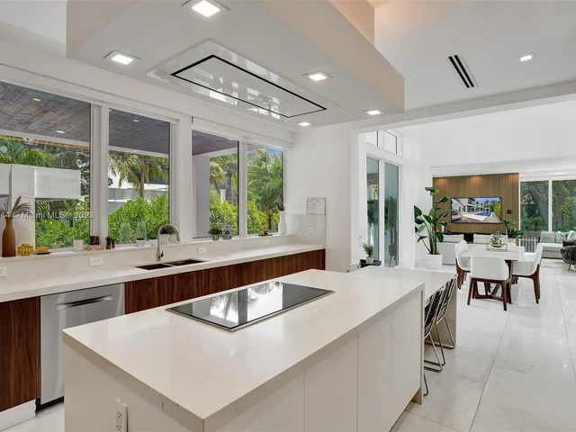 201 Buttonwood Dr, Key Biscayne FL 33149