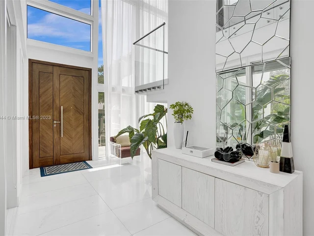 201 Buttonwood Dr, Key Biscayne FL 33149