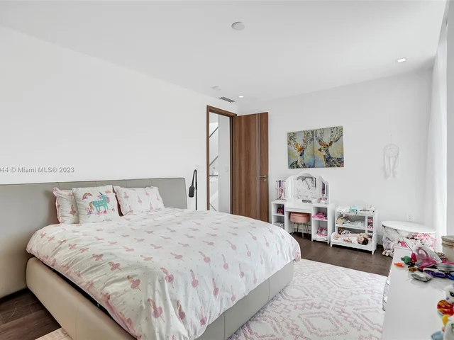 201 Buttonwood Dr, Key Biscayne FL 33149