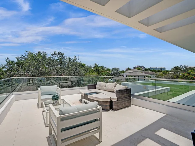 201 Buttonwood Dr, Key Biscayne FL 33149