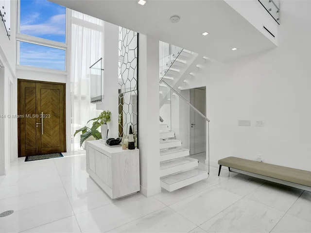 201 Buttonwood Dr, Key Biscayne FL 33149