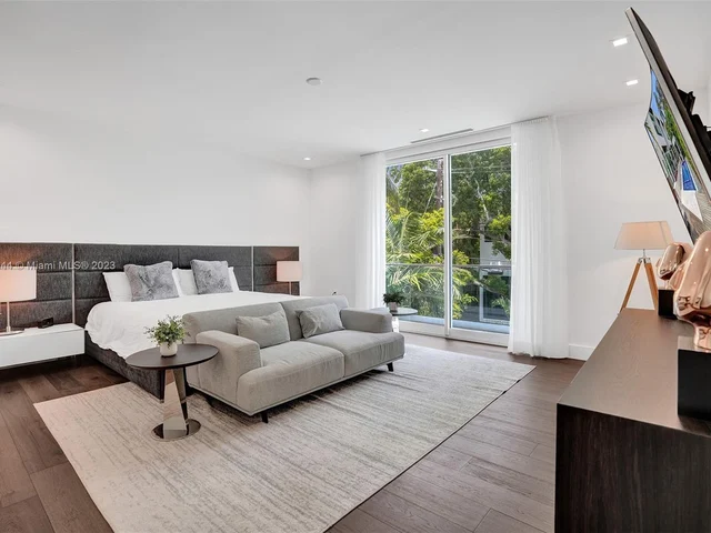 201 Buttonwood Dr, Key Biscayne FL 33149