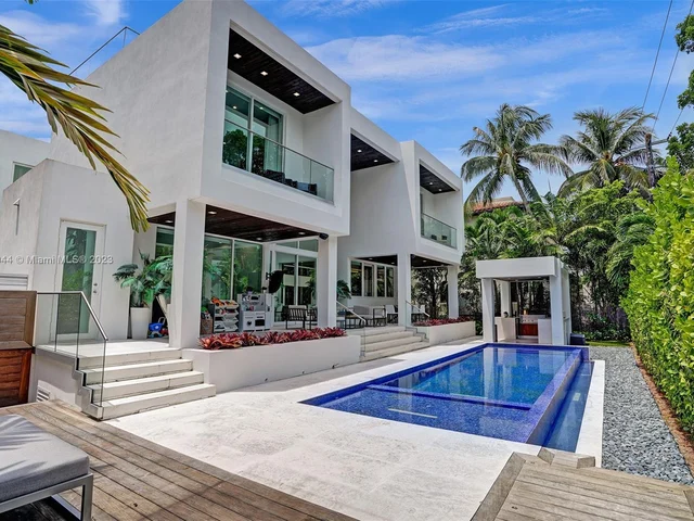 201 Buttonwood Dr, Key Biscayne FL 33149