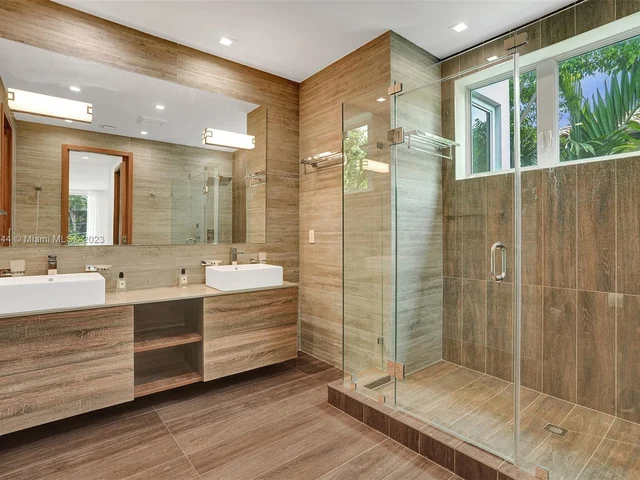 201 Buttonwood Dr, Key Biscayne FL 33149