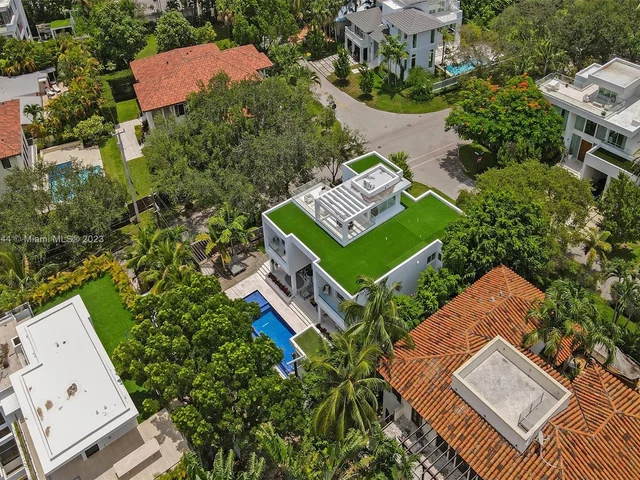 201 Buttonwood Dr, Key Biscayne FL 33149