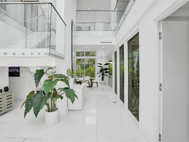 201 Buttonwood Dr, Key Biscayne FL 33149