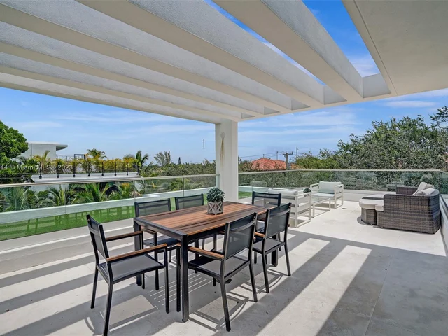 201 Buttonwood Dr, Key Biscayne FL 33149