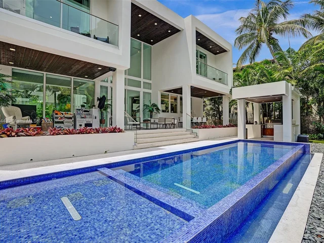 201 Buttonwood Dr, Key Biscayne FL 33149