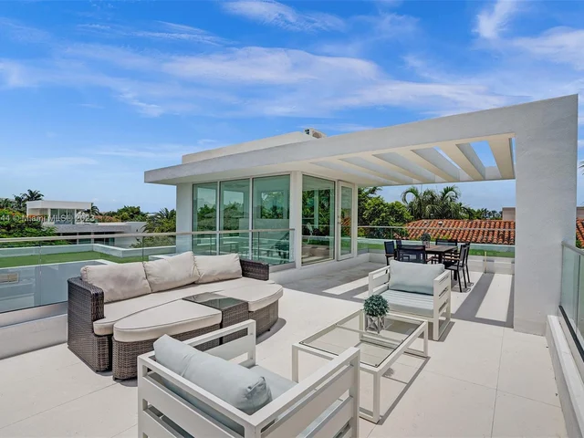 201 Buttonwood Dr, Key Biscayne FL 33149