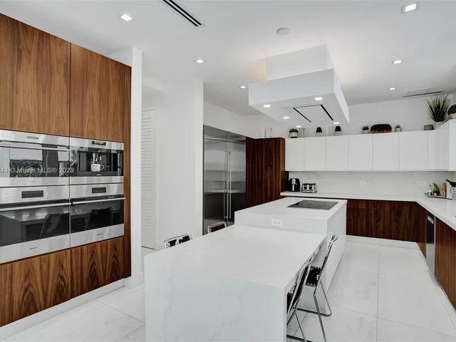 201 Buttonwood Dr, Key Biscayne FL 33149