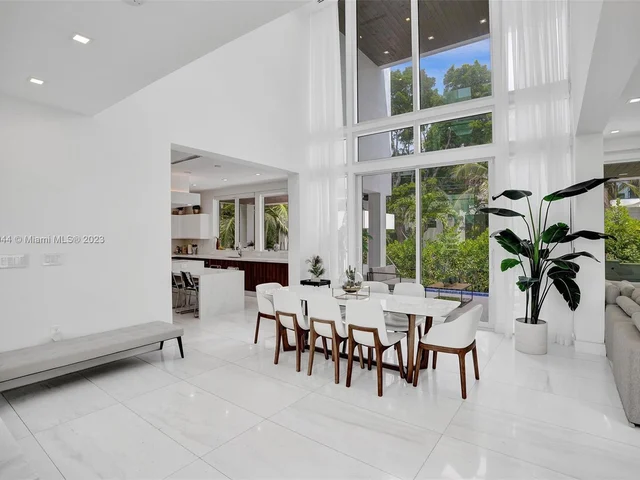 201 Buttonwood Dr, Key Biscayne FL 33149