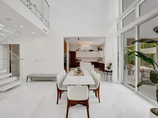 201 Buttonwood Dr, Key Biscayne FL 33149