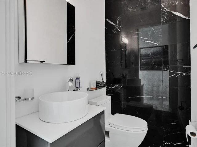 201 Buttonwood Dr, Key Biscayne FL 33149