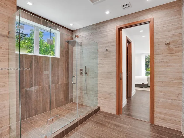 201 Buttonwood Dr, Key Biscayne FL 33149