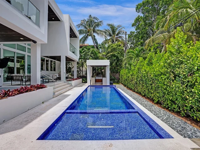 201 Buttonwood Dr, Key Biscayne FL 33149