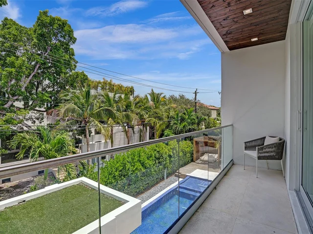 201 Buttonwood Dr, Key Biscayne FL 33149