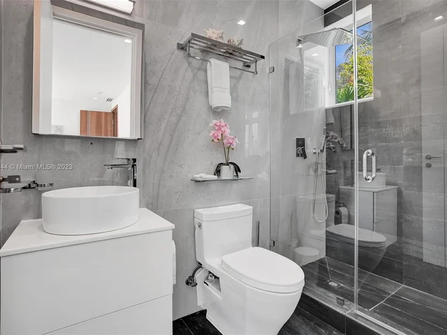 201 Buttonwood Dr, Key Biscayne FL 33149