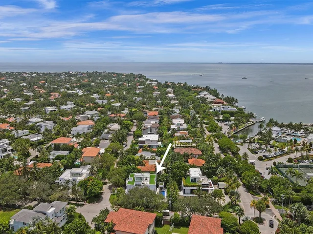 201 Buttonwood Dr, Key Biscayne FL 33149