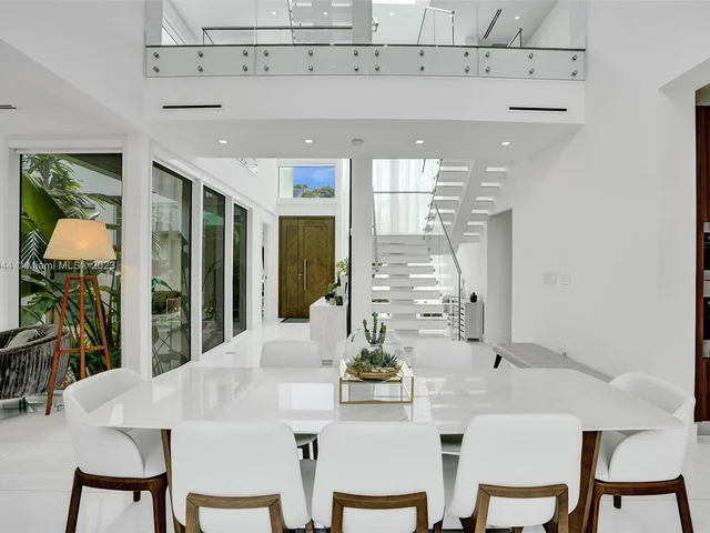 201 Buttonwood Dr, Key Biscayne FL 33149