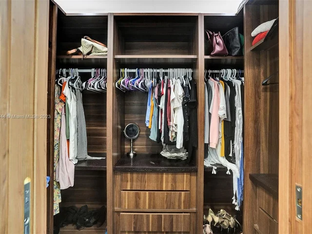 201 Buttonwood Dr, Key Biscayne FL 33149