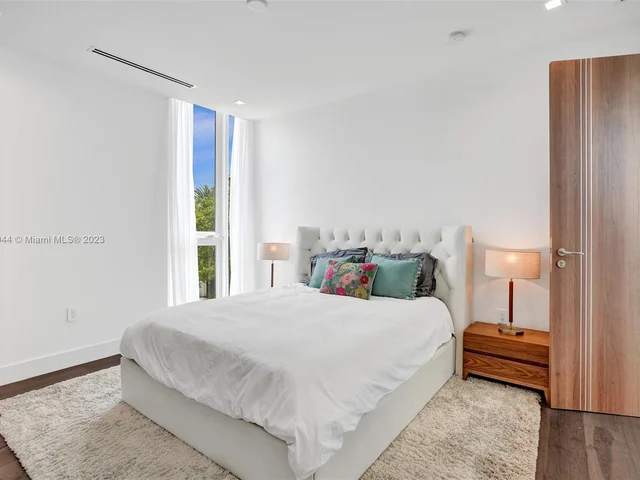 201 Buttonwood Dr, Key Biscayne FL 33149