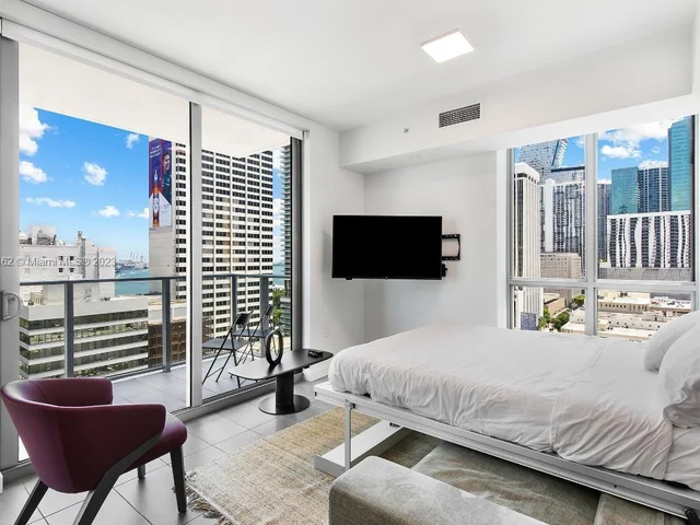 227 NE 2nd St # 2702, Miami FL 33132