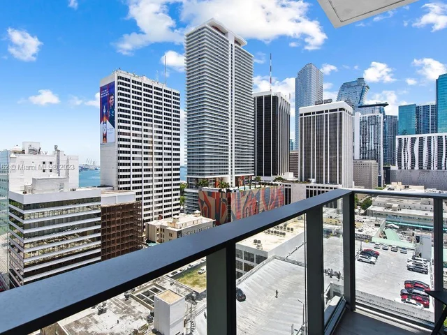 227 NE 2nd St # 2702, Miami FL 33132