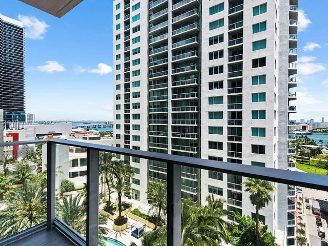 227 NE 2nd St # 2702, Miami FL 33132