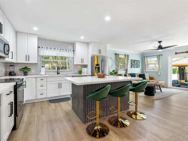 210 SE Park St, Dania Beach FL 33004