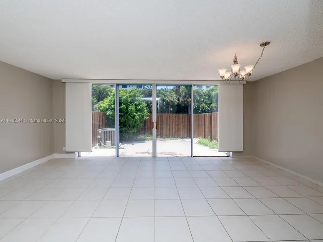 2304 NE 7th St # 27, Hallandale Beach FL 33009